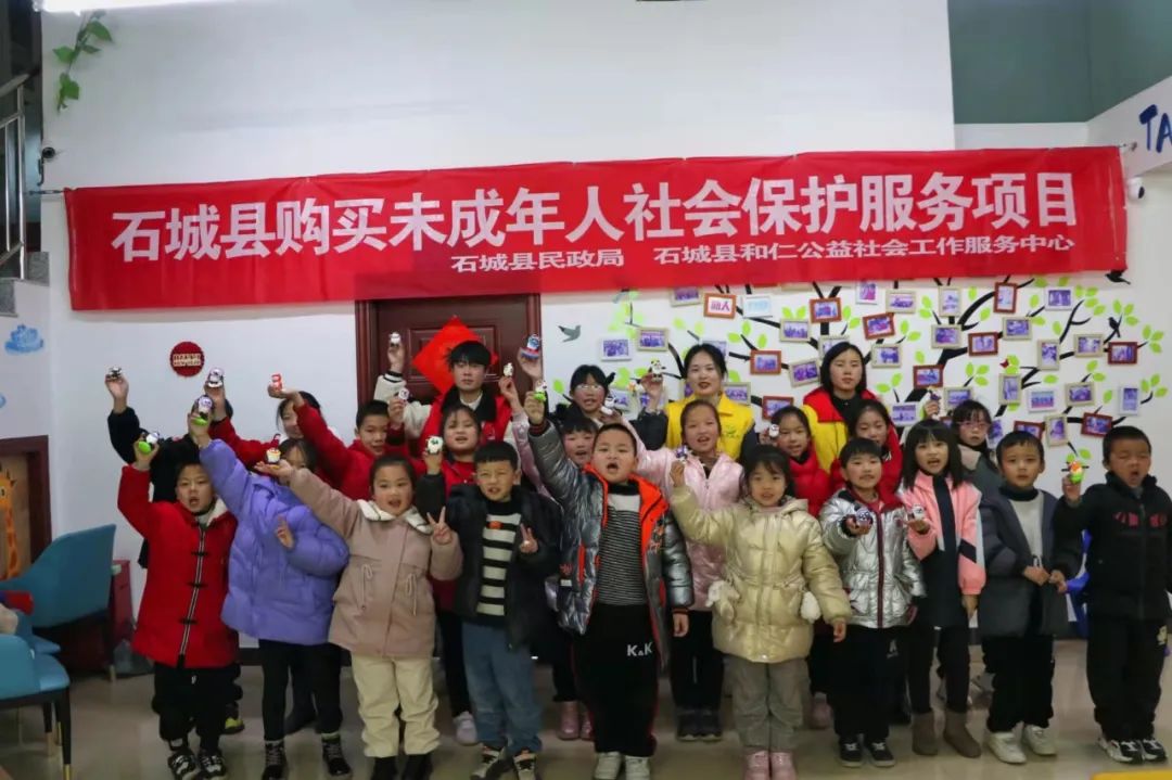 【社工动态】和仁社工在儿童之家开展“巧捏冰墩墩，与奥运同行”活动