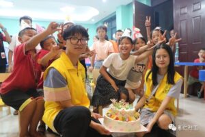 集体生日会热烈来袭！我们一起浪漫一“夏”！