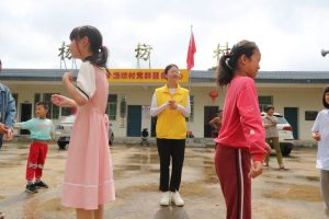 美味“食”光，畅享“六一”——和仁社工在木兰乡杨坊村开展六一儿童节活动