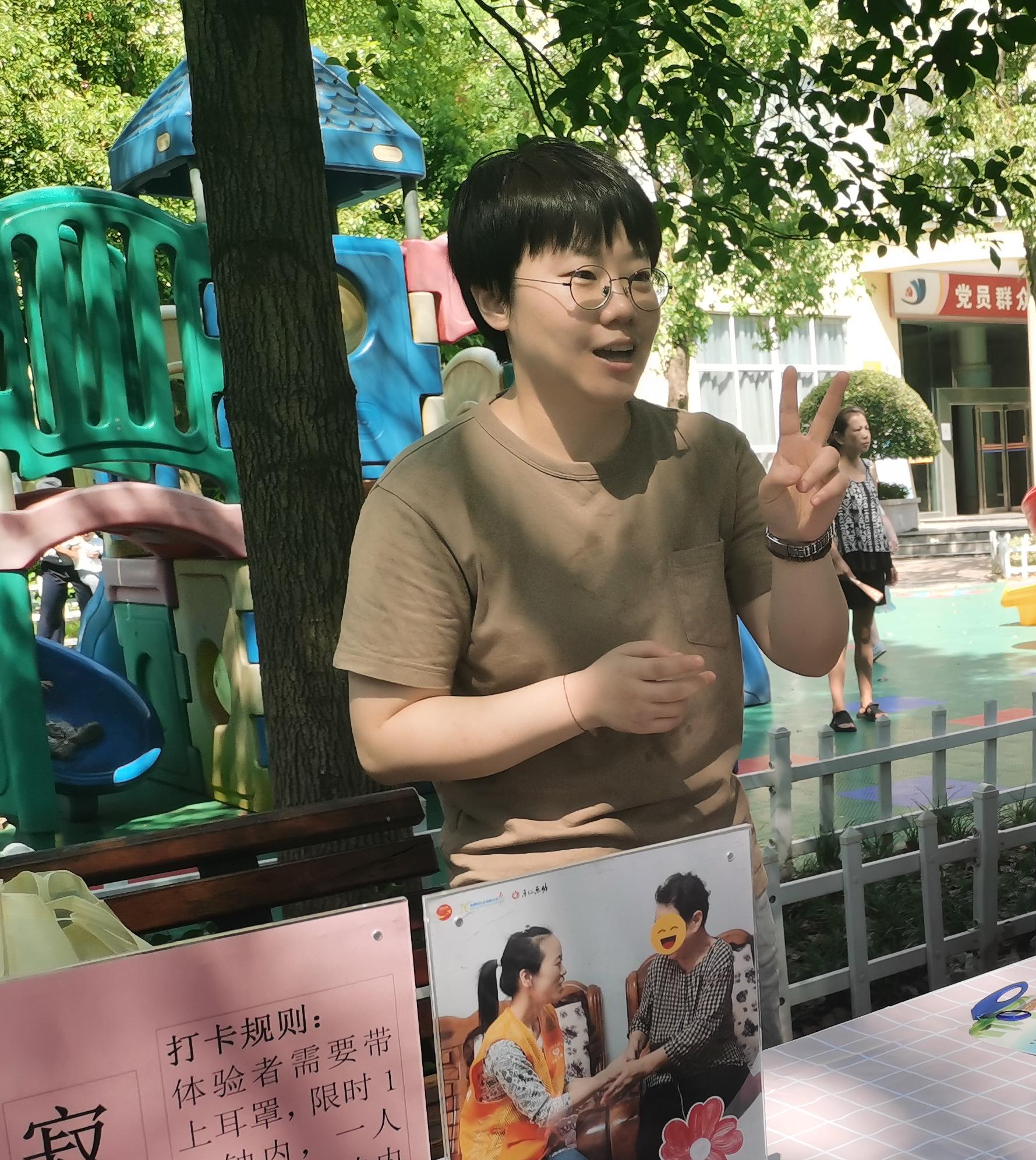 张晓青