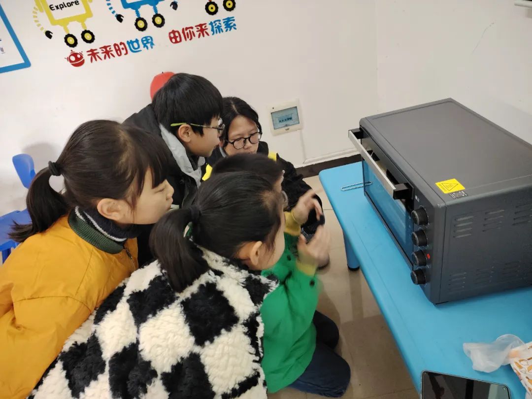 儿童服务站|“烘”享幸福·“焙”感快乐美食小组活动