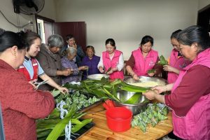 【民政服务站动态】谁说粽子只能解馋？许坊村幸福食堂用它装满敬老心意~